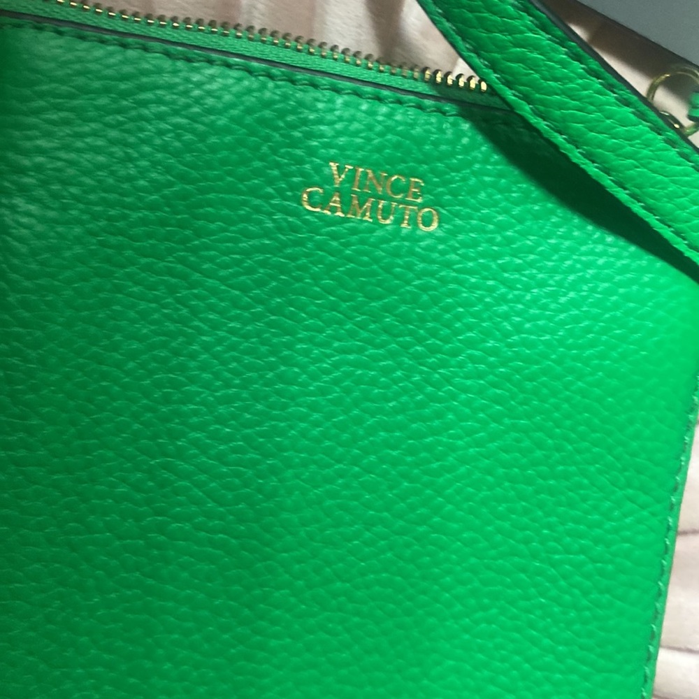 🎀 NEW Vince Camuto Vibrant Green Crossbody Bag Kenzy nwt Pebbled leather - Picture 2 of 6